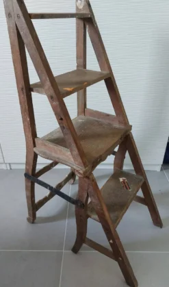 Chaise escabeau ancien