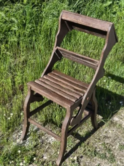 Chaise, escabeau de bibliothèque