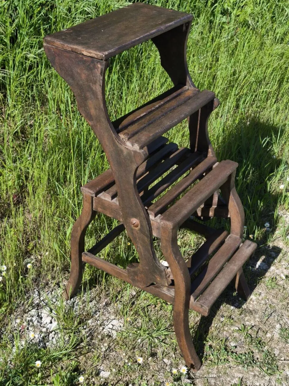 Chaise, escabeau de bibliothèque