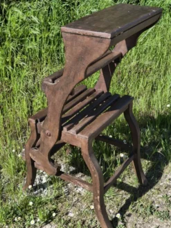 Chaise, escabeau de bibliothèque