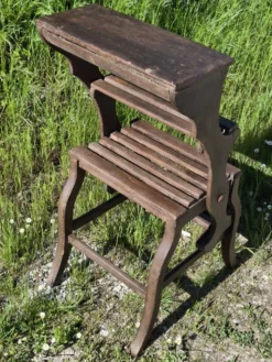 Chaise, escabeau de bibliothèque