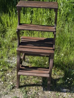 Chaise, escabeau de bibliothèque