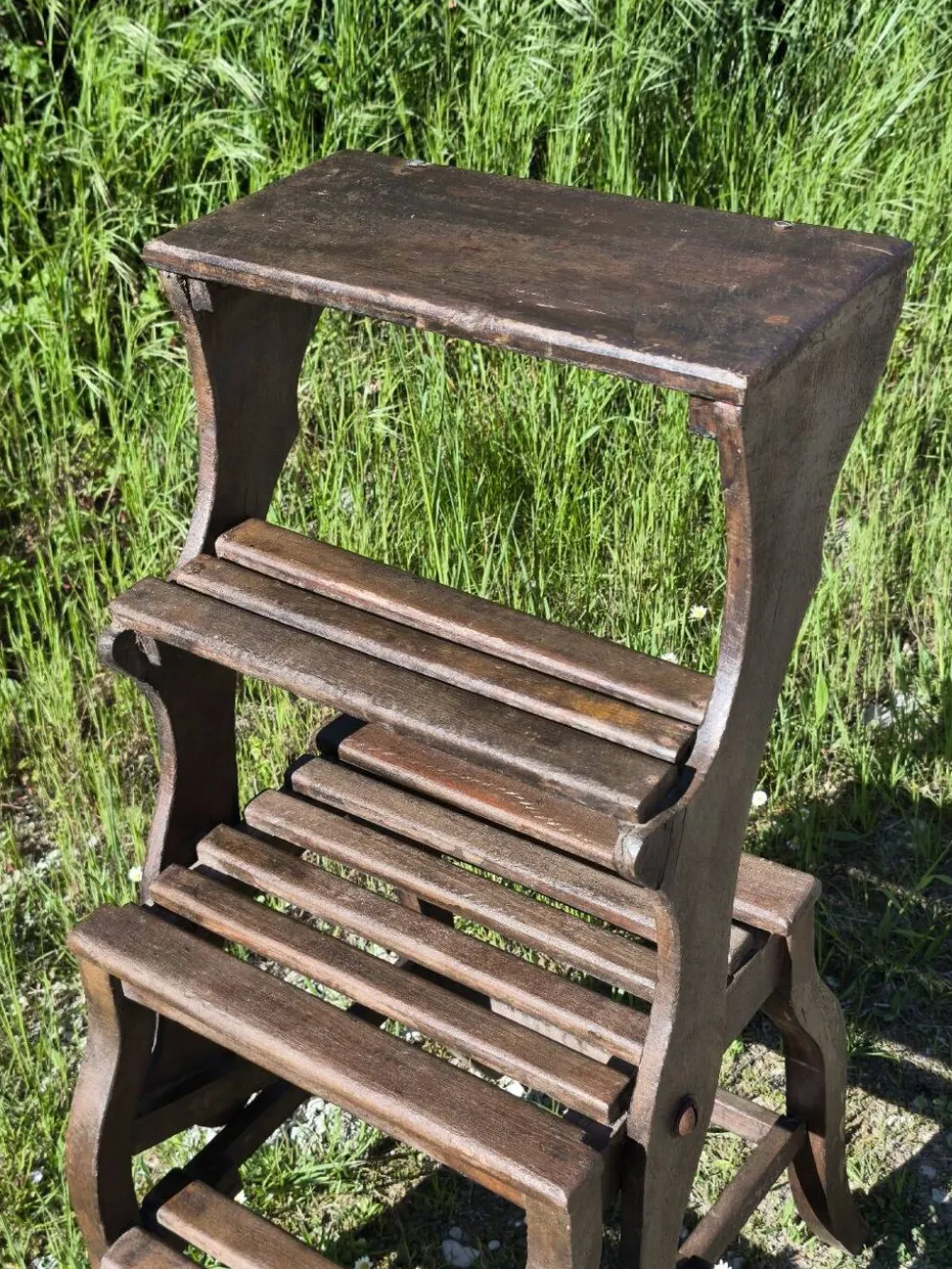 Chaise, escabeau de bibliothèque