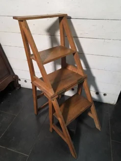 Chaise escabeau en chêne massif