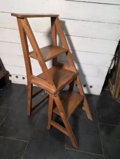 Chaise escabeau en chêne massif