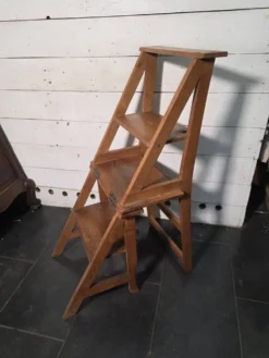 Chaise escabeau en chêne massif