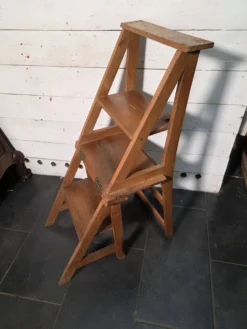Chaise escabeau en chêne massif