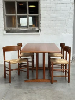 4 chaises ‘J39’ et table shaker ‘C18’, Børge Mogensen, FDB Møbler, Danemark