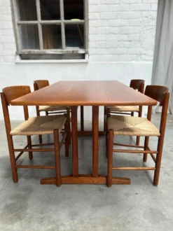 4 chaises ‘J39’ et table shaker ‘C18’, Børge Mogensen, FDB Møbler, Danemark