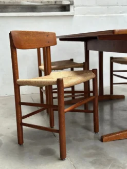 4 chaises ‘J39’ et table shaker ‘C18’, Børge Mogensen, FDB Møbler, Danemark