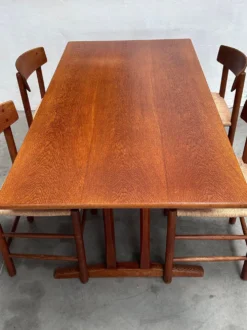 4 chaises ‘J39’ et table shaker ‘C18’, Børge Mogensen, FDB Møbler, Danemark