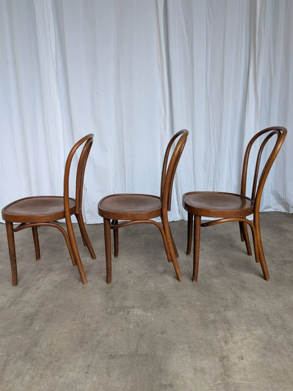 3 chaises vintage en bois courbé de style Thonet