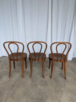 3 chaises vintage en bois courbé de style Thonet