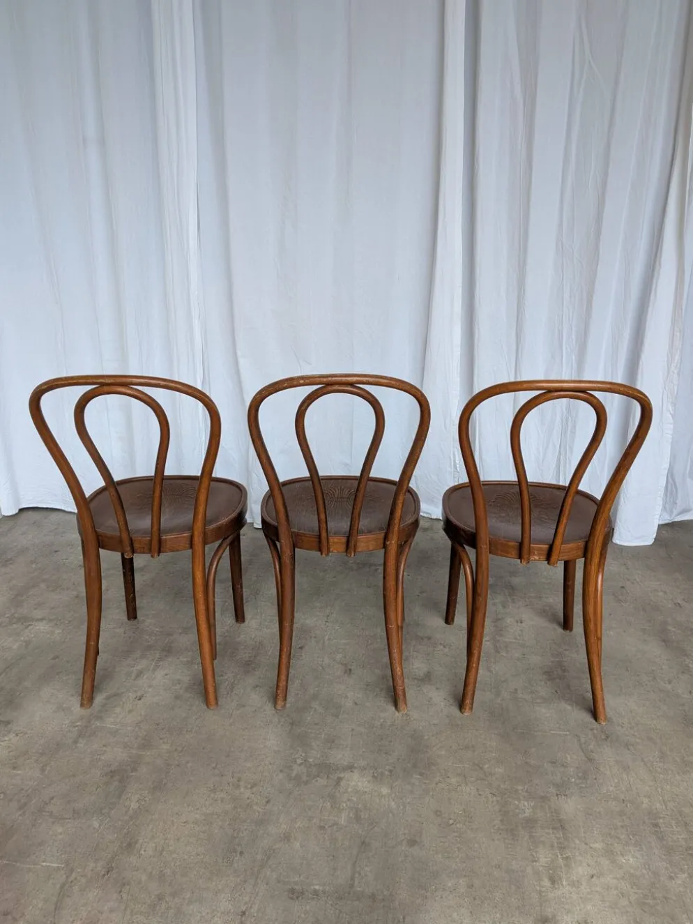 3 chaises vintage en bois courbé de style Thonet