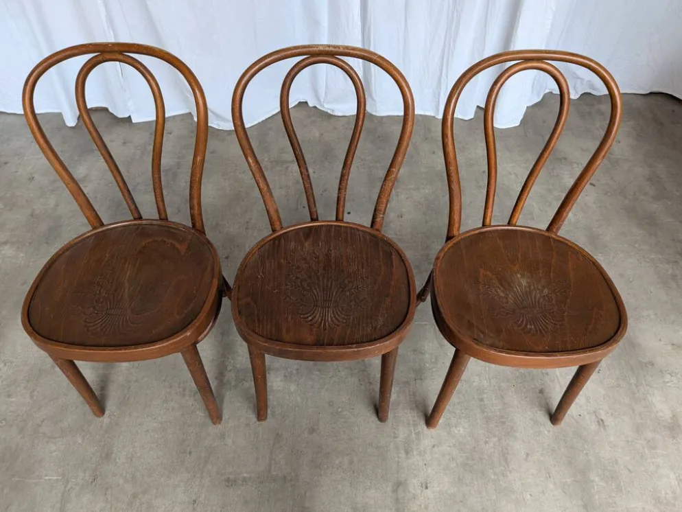 3 chaises vintage en bois courbé de style Thonet