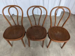 3 chaises vintage en bois courbé de style Thonet