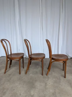 3 chaises vintage en bois courbé de style Thonet