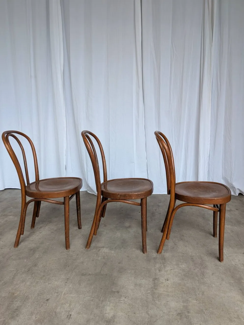 3 chaises vintage en bois courbé de style Thonet