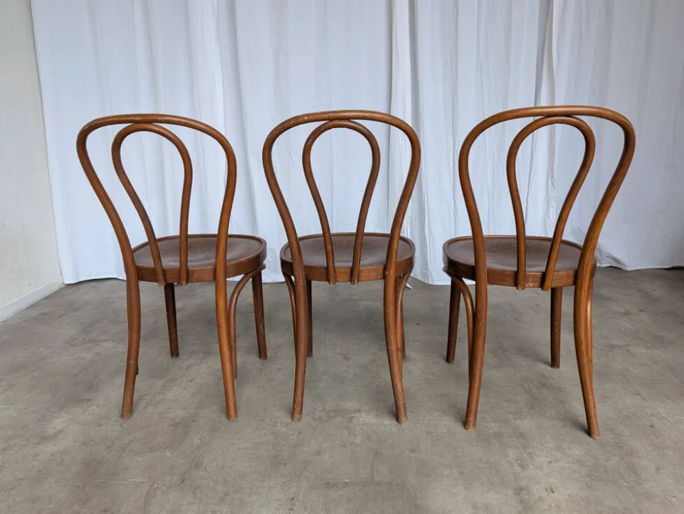 3 chaises vintage en bois courbé de style Thonet