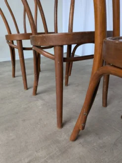 3 chaises vintage en bois courbé de style Thonet