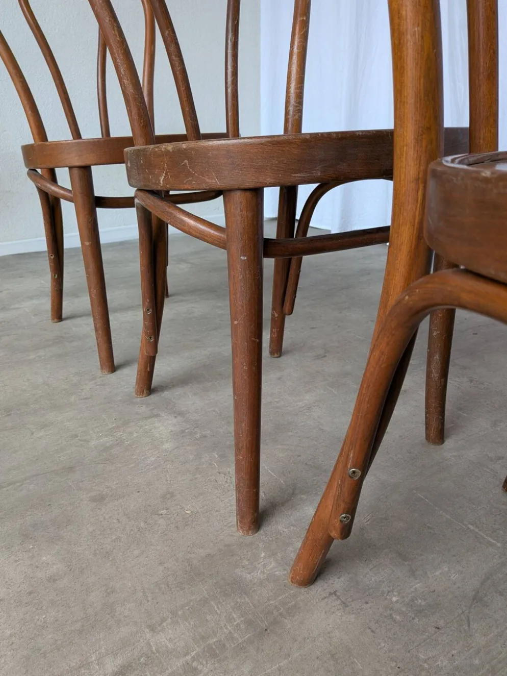 3 chaises vintage en bois courbé de style Thonet