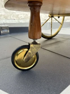 Chariot à boissons en marqueterie italienne et laiton, milieu du 20e siècle