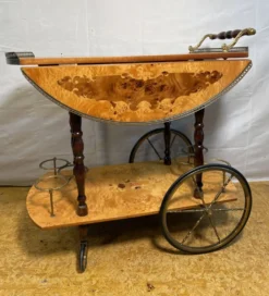 Chariot à boissons en noyer incrusté Sorrento vintage italien | Environ années 1970 | Coppe