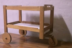 Chariot de bar / chariot de service scandinave brutaliste en chêne massif, années 1950