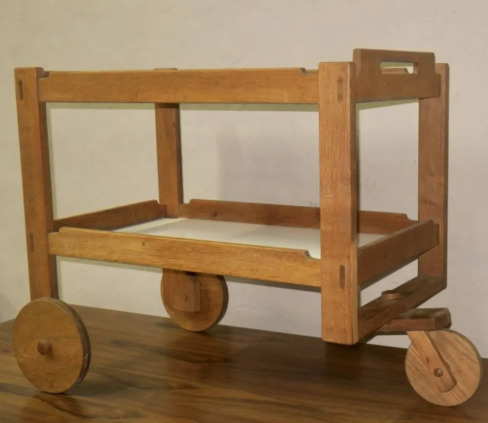 Chariot de bar / chariot de service scandinave brutaliste en chêne massif, années 1950