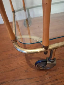 Chariot de bar cocktail en faux bambou attribué à Maison Jansen, France, années 1950-60.