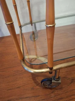 Chariot de bar cocktail en faux bambou attribué à Maison Jansen, France, années 1950-60.