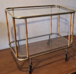 Chariot de bar cocktail en faux bambou attribué à Maison Jansen, France, années 1950-60.