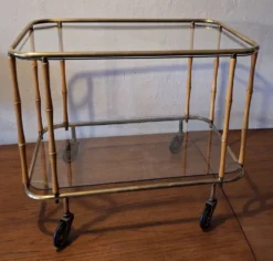 Chariot de bar cocktail en faux bambou attribué à Maison Jansen, France, années 1950-60.