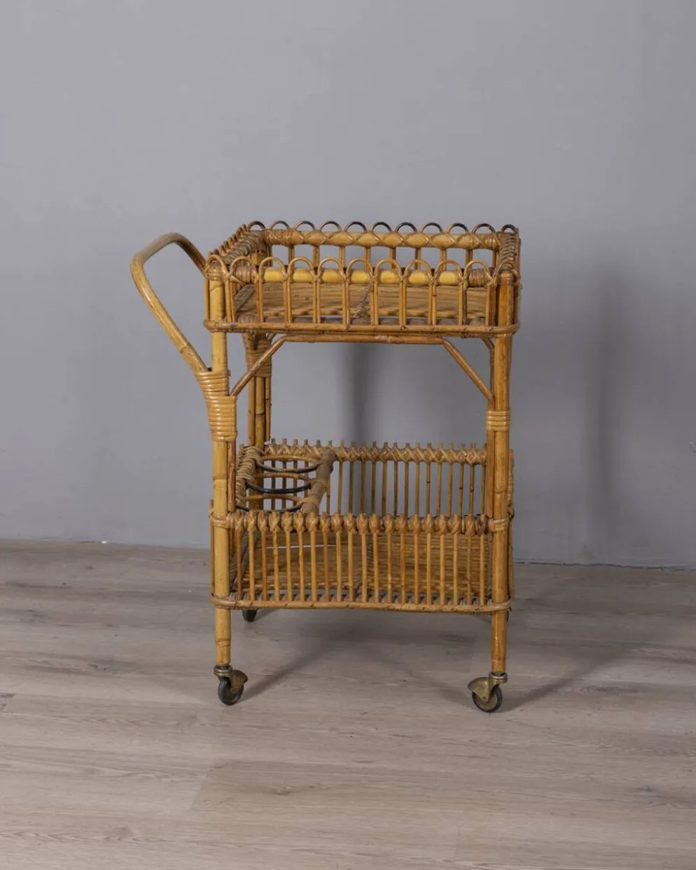 Chariot de bar en bambou au design italien des années 1960