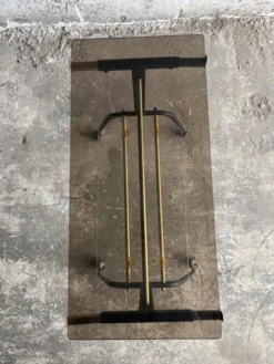 Chariot de bar vintage à deux niveaux, en laiton noir et verre, style années 50, avec pieds sculpturaux