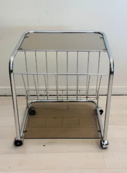 Chariot de bar vintage en cadre de tube chromé avec verre fumé des années 70