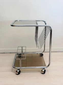 Chariot de bar vintage en cadre de tube chromé avec verre fumé des années 70