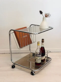 Chariot de bar vintage en cadre de tube chromé avec verre fumé des années 70