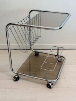 Chariot de bar vintage en cadre de tube chromé avec verre fumé des années 70