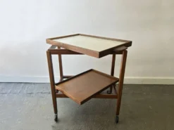Chariot de bar vintage en teck des années 60 avec plateaux amovibles