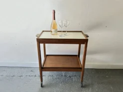 Chariot de bar vintage en teck des années 60 avec plateaux amovibles