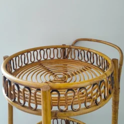 Chariot de service en bambou et rotin des années 1960 par Franco Albini. Fabriqué en Italie.