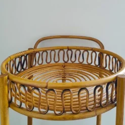 Chariot de service en bambou et rotin des années 1960 par Franco Albini. Fabriqué en Italie.
