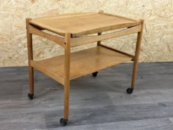Chariot de service en chêne des années 1960-1970 avec plateau par Poul Hundevad, Danemark