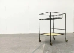 Chariot de service minimaliste en métal perforé de style milieu du siècle, années 1960