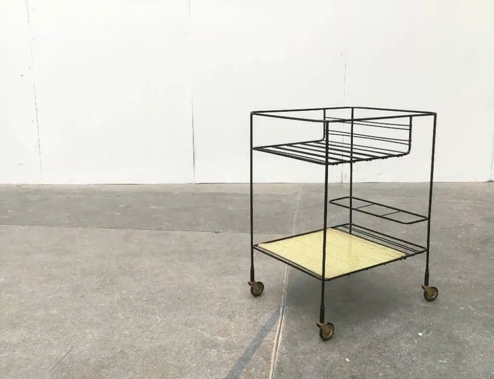 Chariot de service minimaliste en métal perforé de style milieu du siècle, années 1960