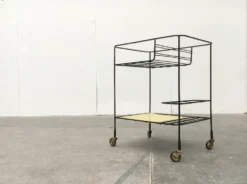 Chariot de service minimaliste en métal perforé de style milieu du siècle, années 1960