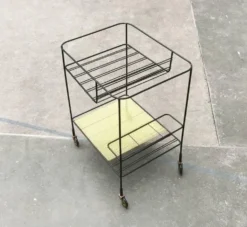 Chariot de service minimaliste en métal perforé de style milieu du siècle, années 1960