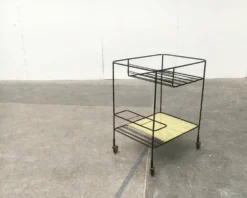 Chariot de service minimaliste en métal perforé de style milieu du siècle, années 1960