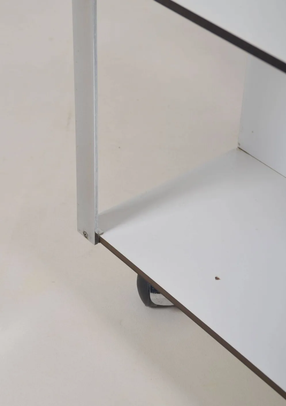 Chariot de service postmoderne italien au design épuré, années 1980
